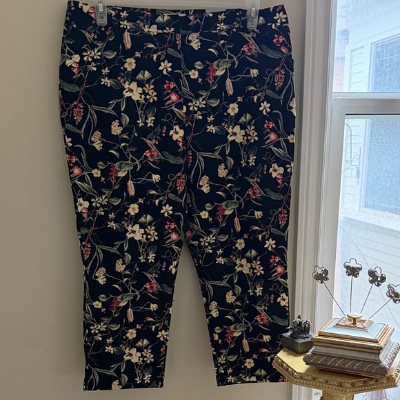 Reitmeins Floral Black Stretch Pants - Botanical Print. NWT - Picture 8 of 9